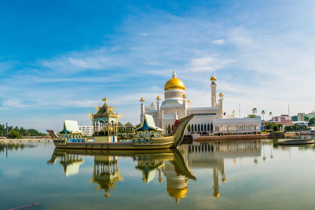 brunei female travel