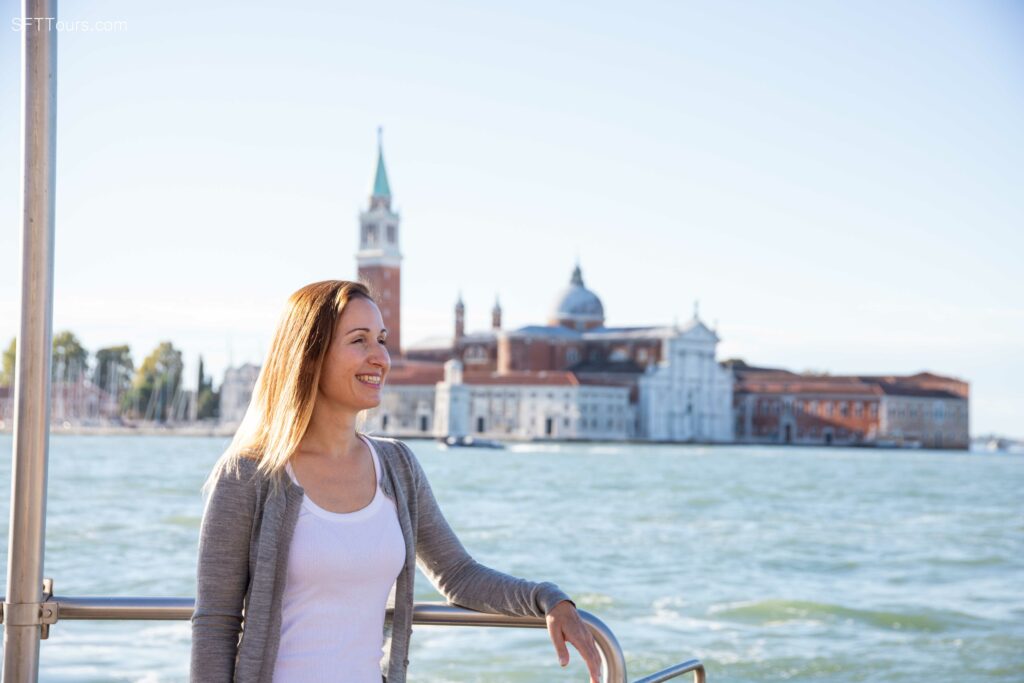 Women solo against Venice lagoon